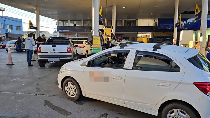 Gasolina é vendida a R$3,64 o litro durante protesto do Dia livre de Impostos