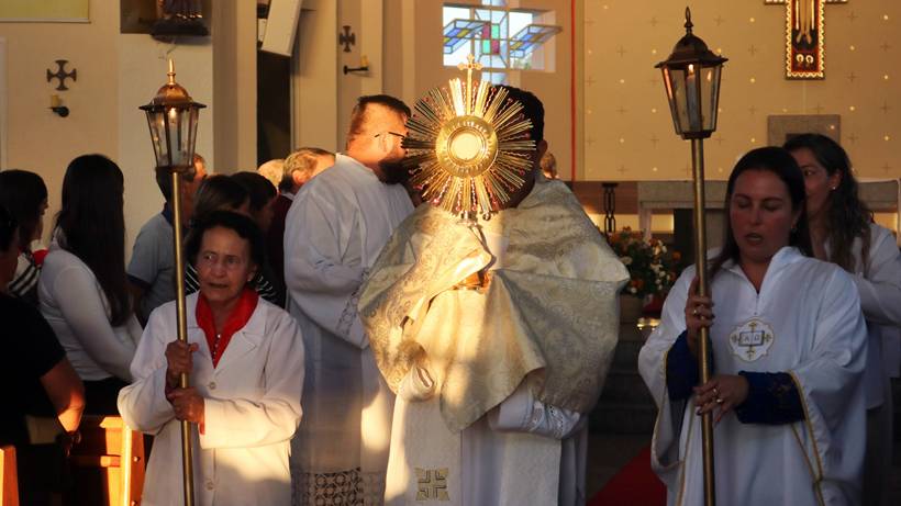 Corpus Christi será celebrado com missas e procissões nas 11 paróquias de Pouso Alegre